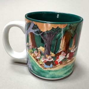 DISNEY Snow White and the Seven Dwarves coffee cup mug.